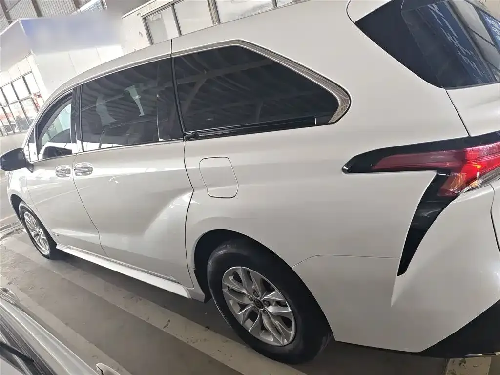 Toyota Granvia — фото 5