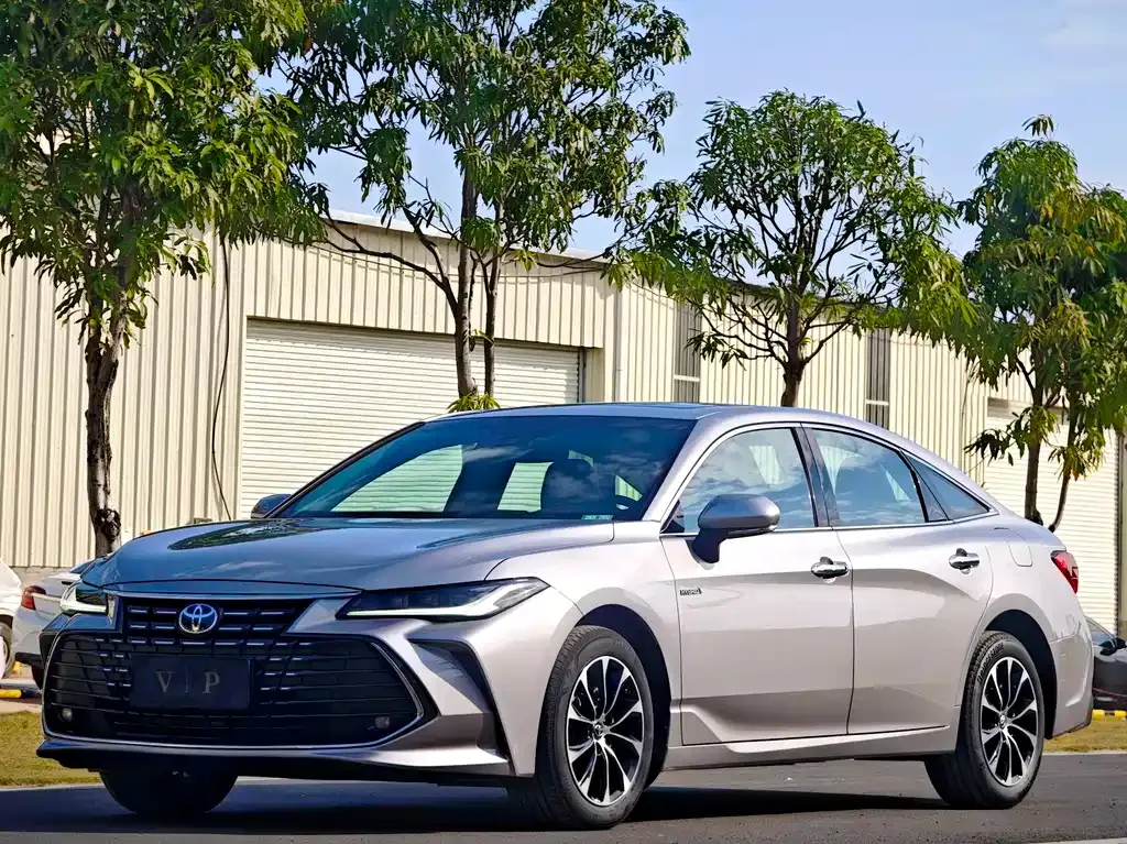 Toyota Avalon — фото 1