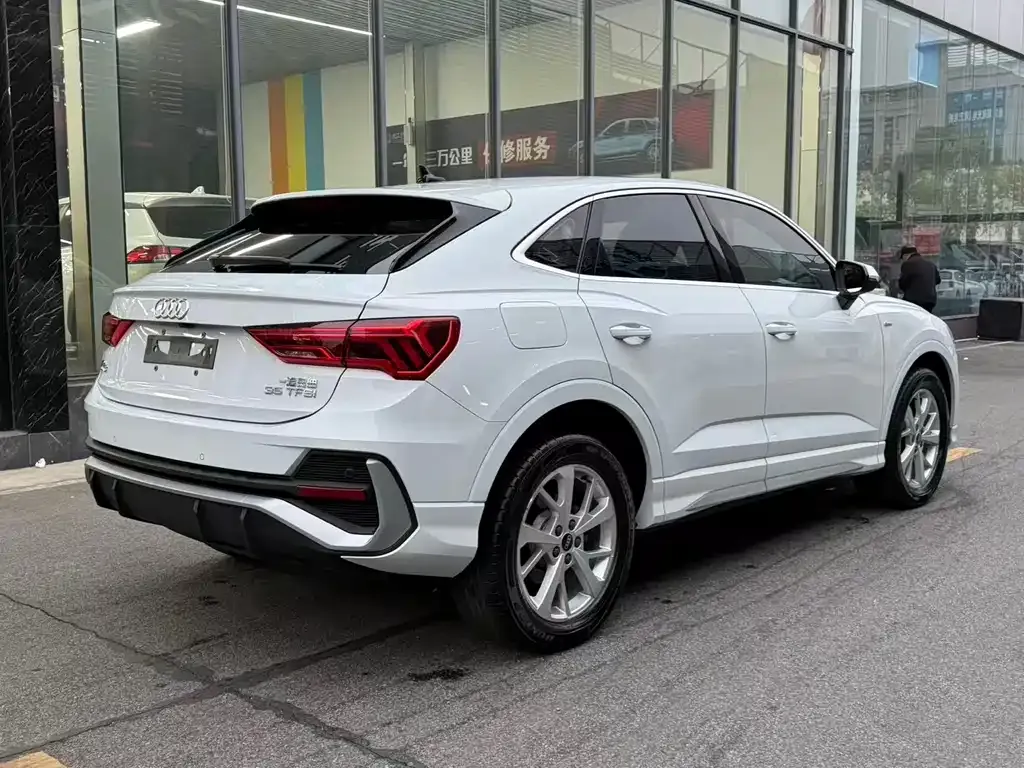 Audi Q3 Sportback — фото 9