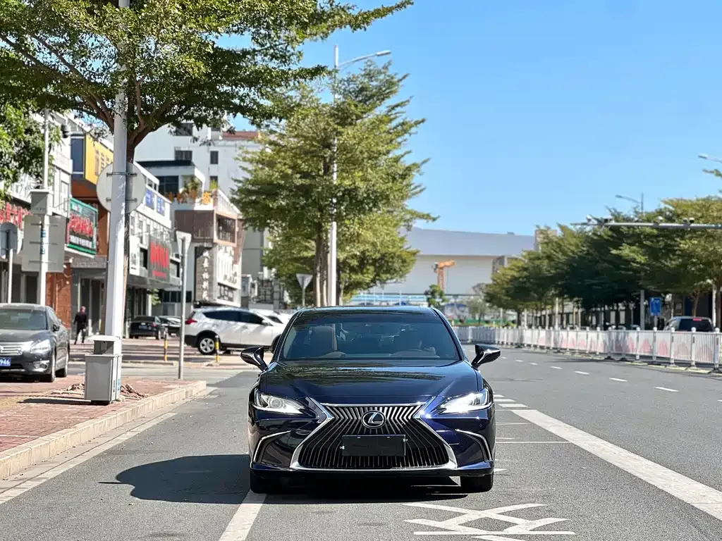 Lexus ES — фото 9