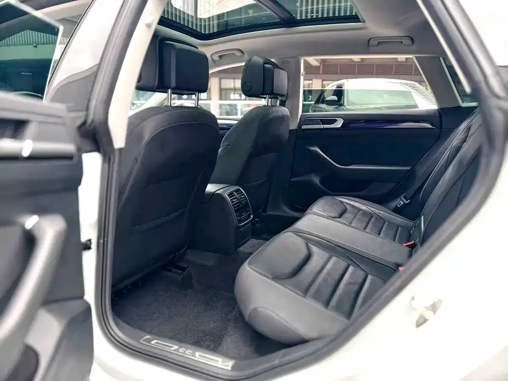 Volkswagen CC 2023 из CN, фото 7