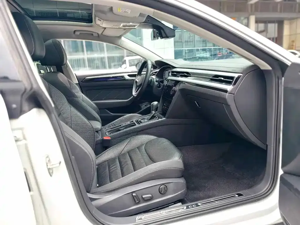 Volkswagen CC 2023 из CN, фото 6