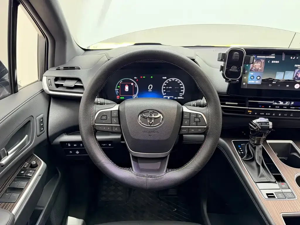Toyota Granvia 2024 из CN, фото 4