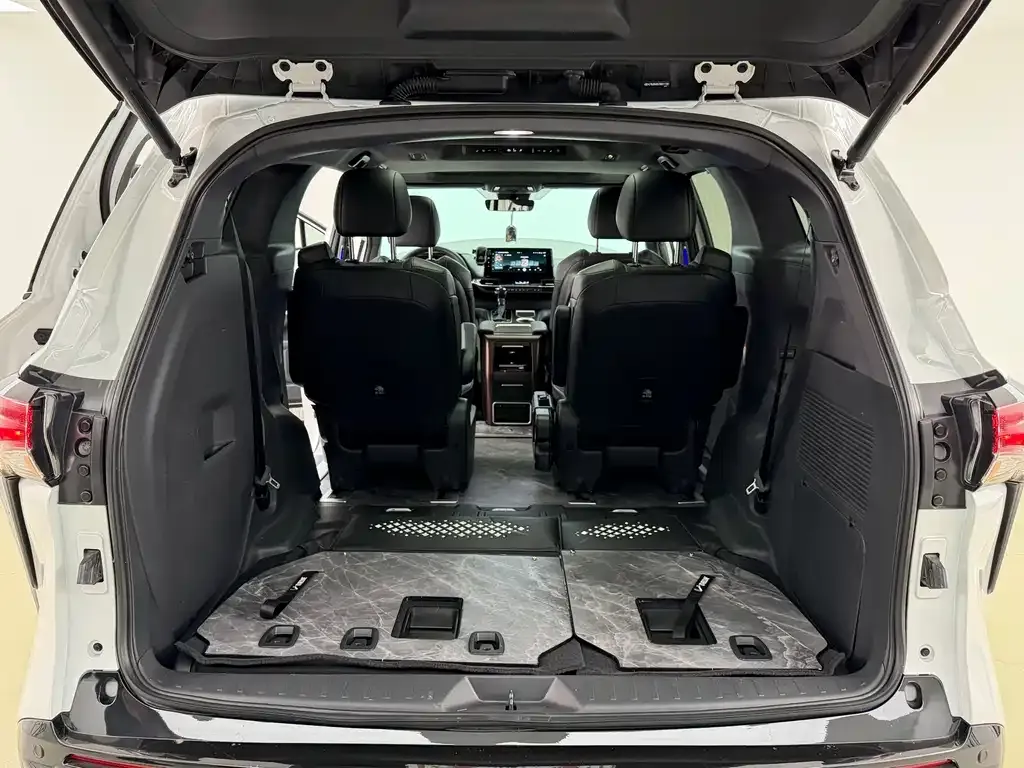 Toyota Granvia 2024 из CN, фото 6