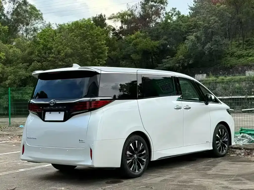 Toyota Alphard — фото 5