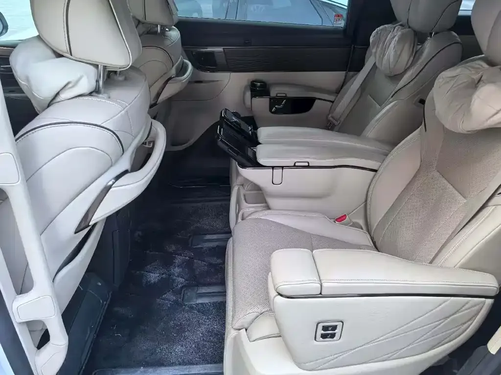 Toyota Alphard — фото 4