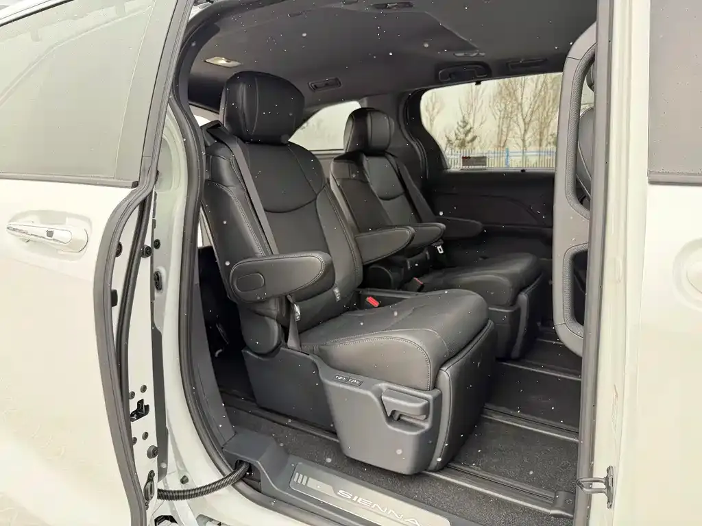 Toyota Sienna 2026 из CN, фото 4