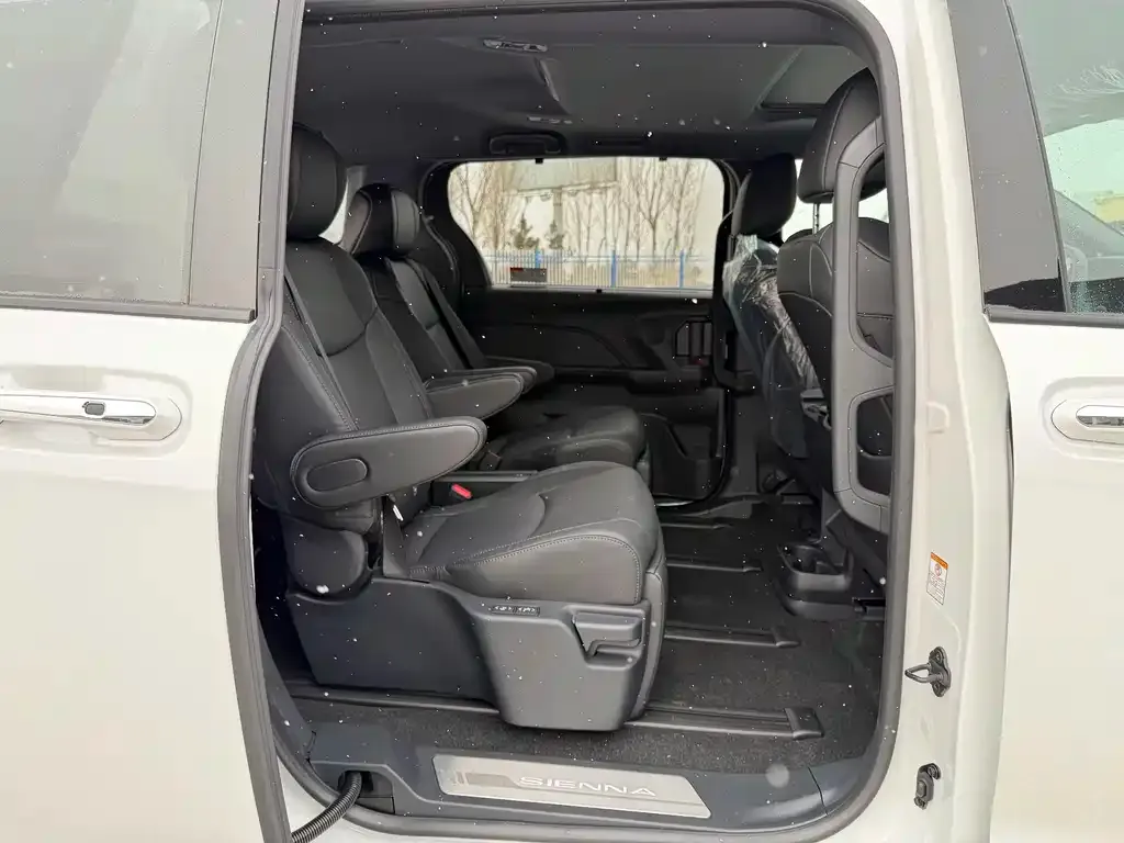 Toyota Sienna 2026 из CN, фото 2