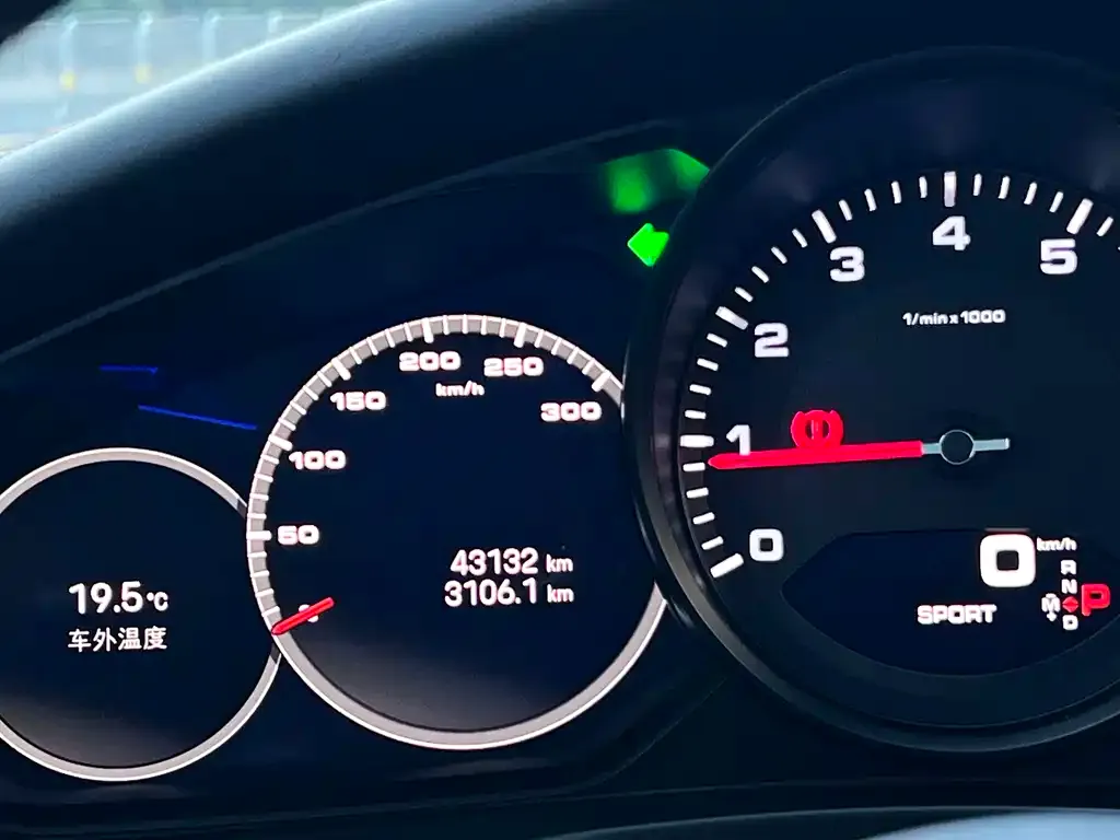 Porsche Panamera 2023 из CN, фото 2