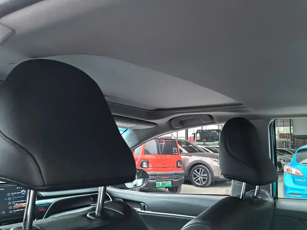 Toyota Camry 2023 из CN, фото 9