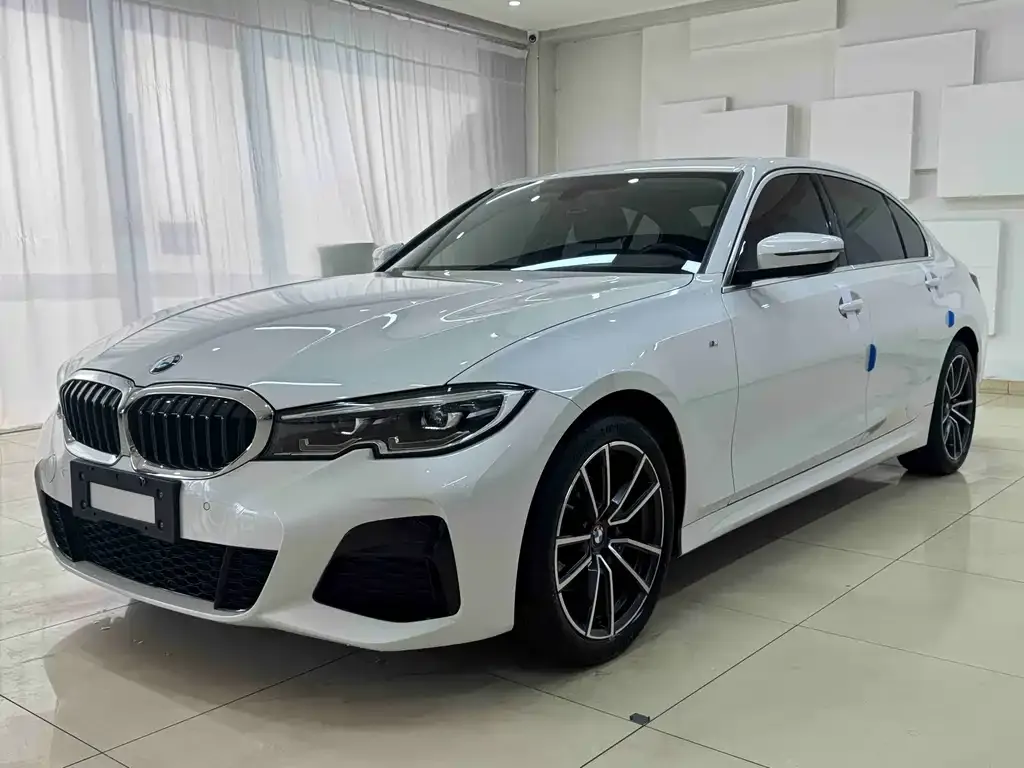 BMW 3 Series 2022 из CN, фото 1