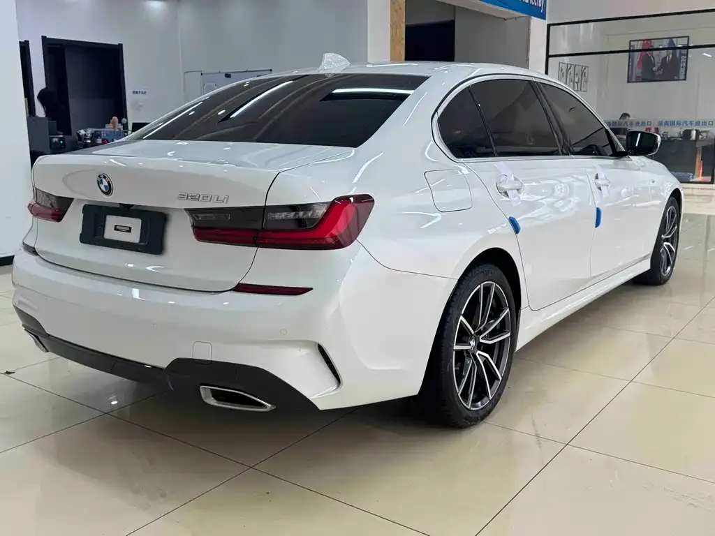 BMW 3 Series 2022 из CN, фото 2
