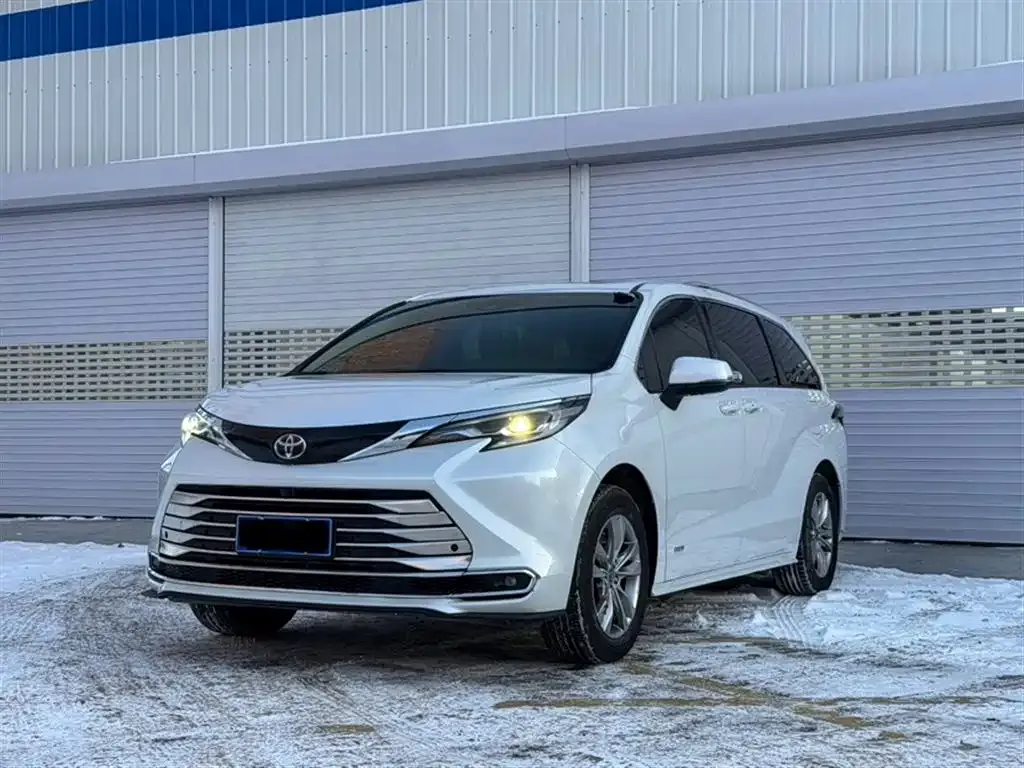 Toyota Sienna 2023 из CN, фото 1