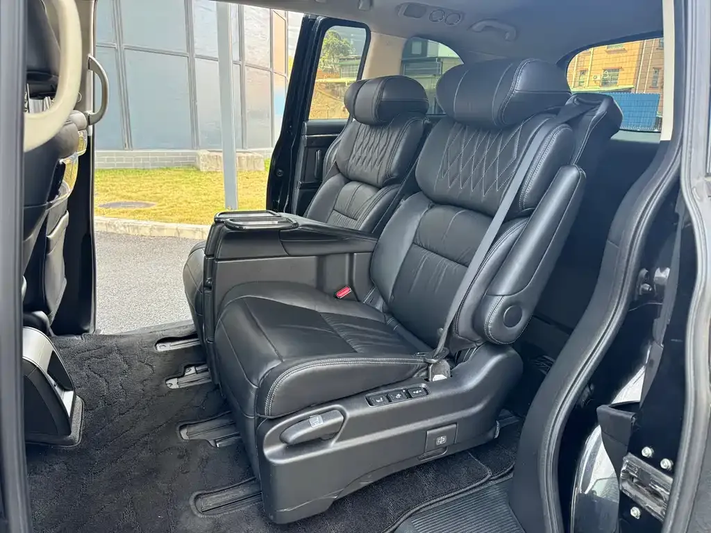 Honda Elysion 2021 из CN, фото 9