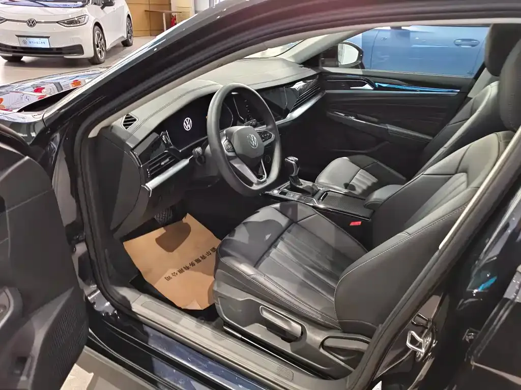 Volkswagen Passat 2023 из CN, фото 5