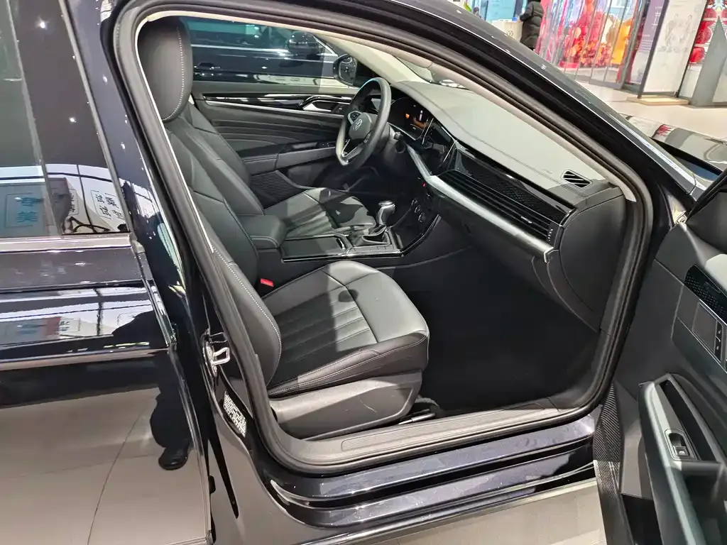 Volkswagen Passat 2023 из CN, фото 9