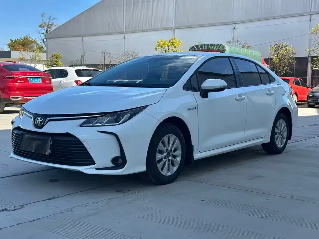Toyota Corolla — фото 1