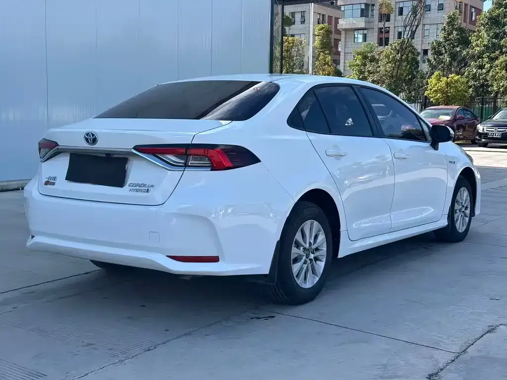 Toyota Corolla — фото 8