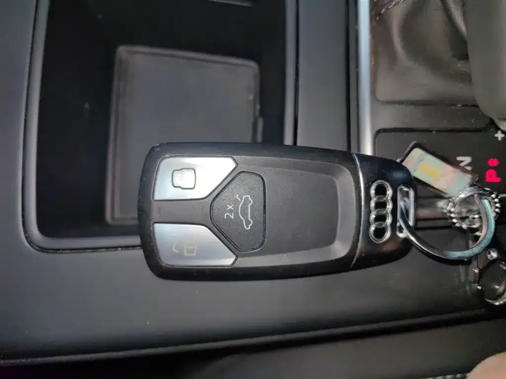 Audi A4L 2024 из CN, фото 9