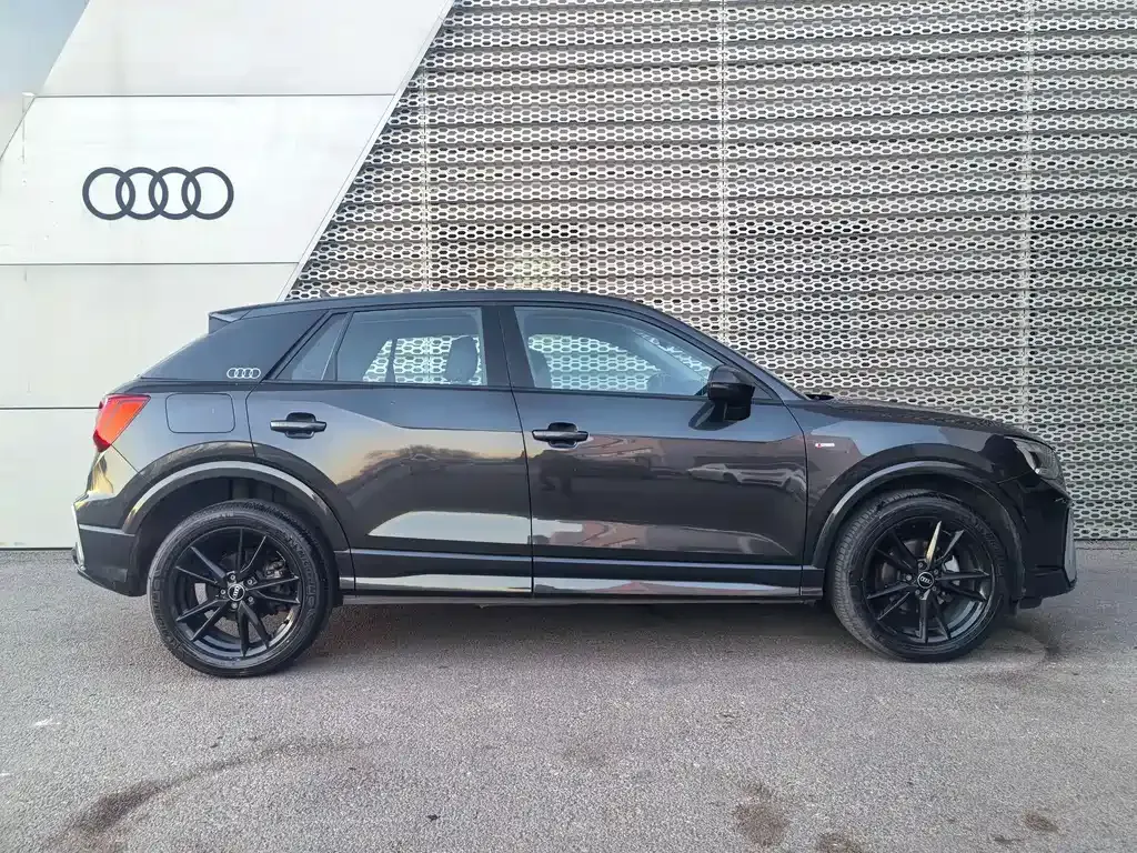 Audi Q2L 2023 из CN, фото 4