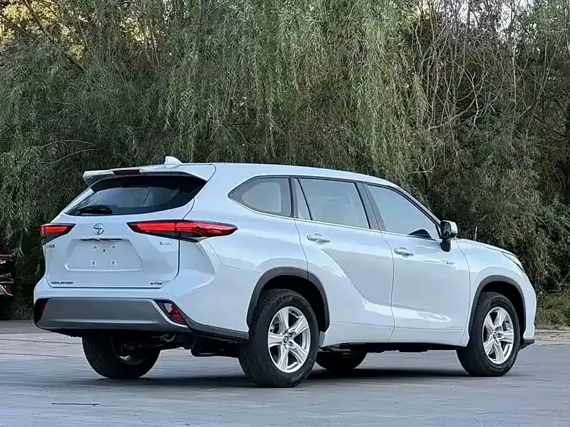 Toyota Highlander — фото 9