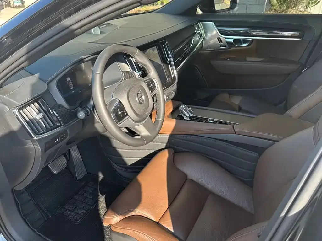 Volvo S90 2024 из CN, фото 2