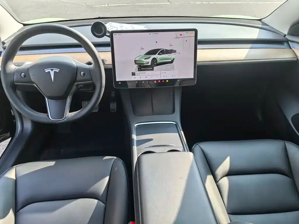 Tesla Model 3 — фото 9