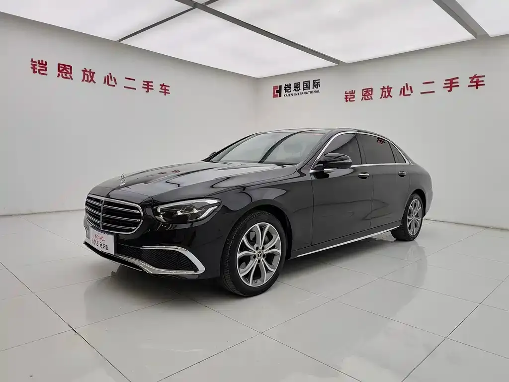 Mercedes-Benz E-Class — фото 1