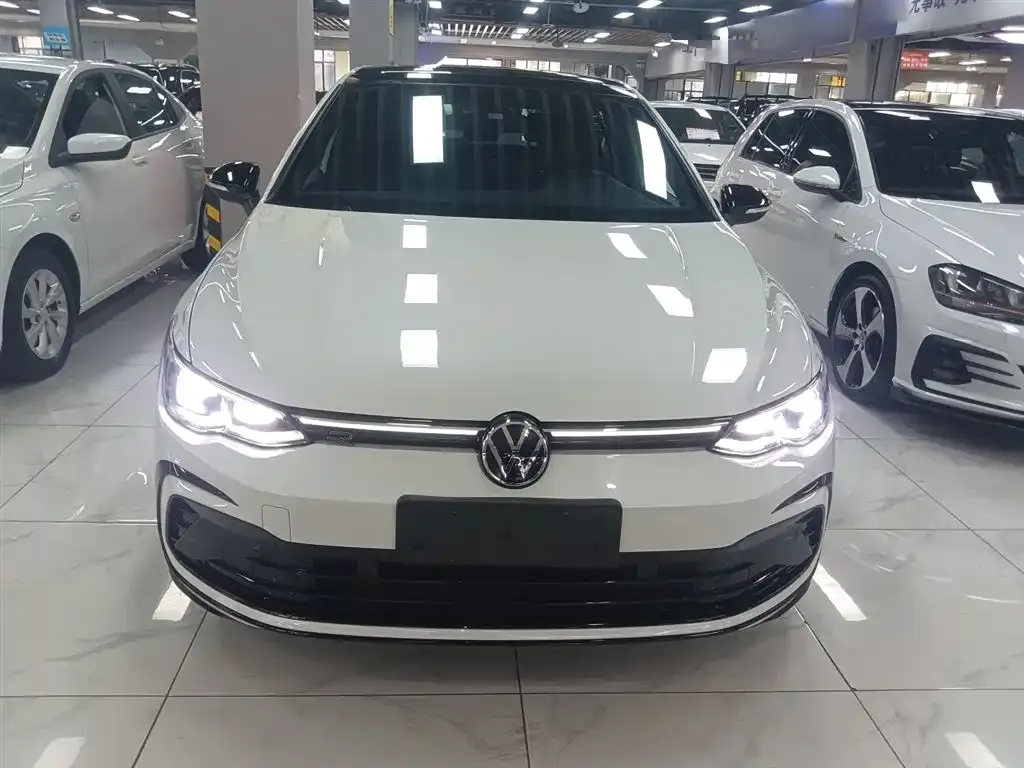 Volkswagen Golf 2023 из CN, фото 3
