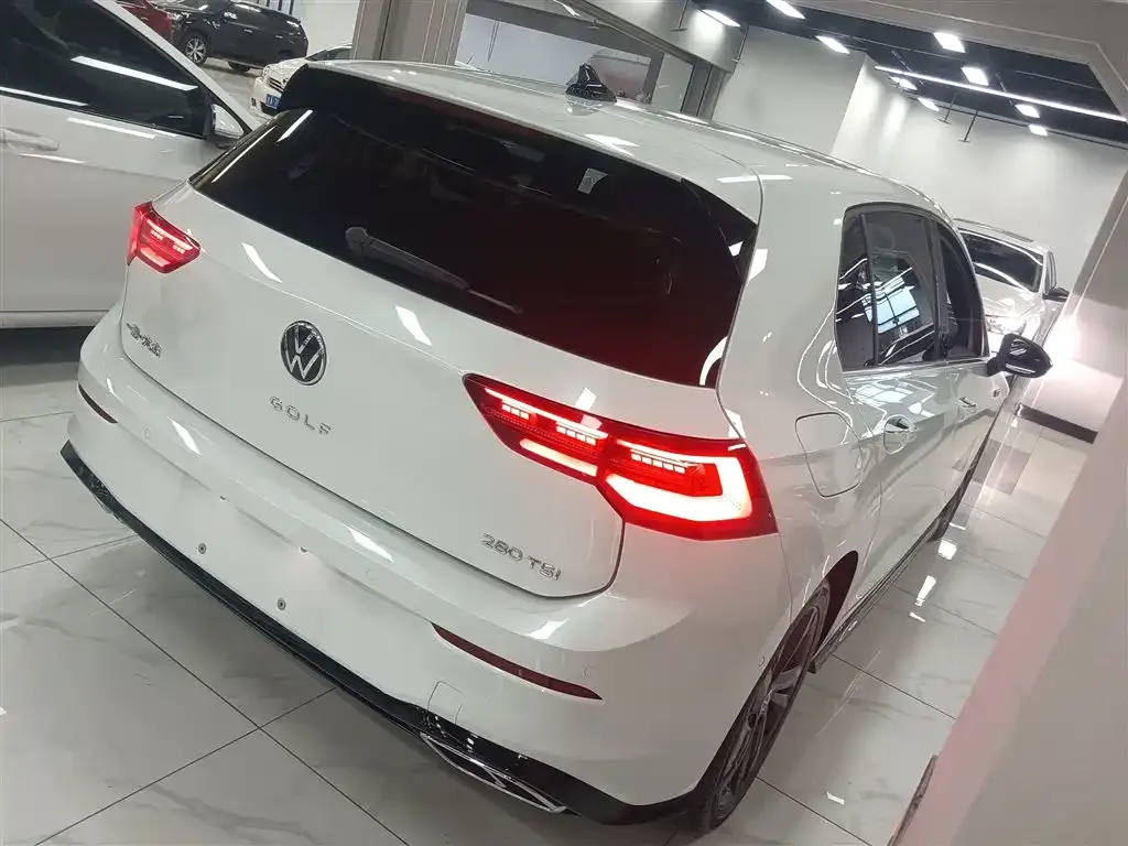 Volkswagen Golf 2023 из CN, фото 7