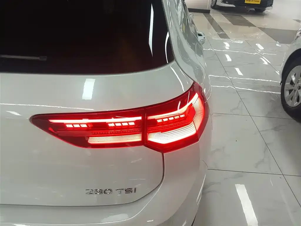 Volkswagen Golf 2023 из CN, фото 8
