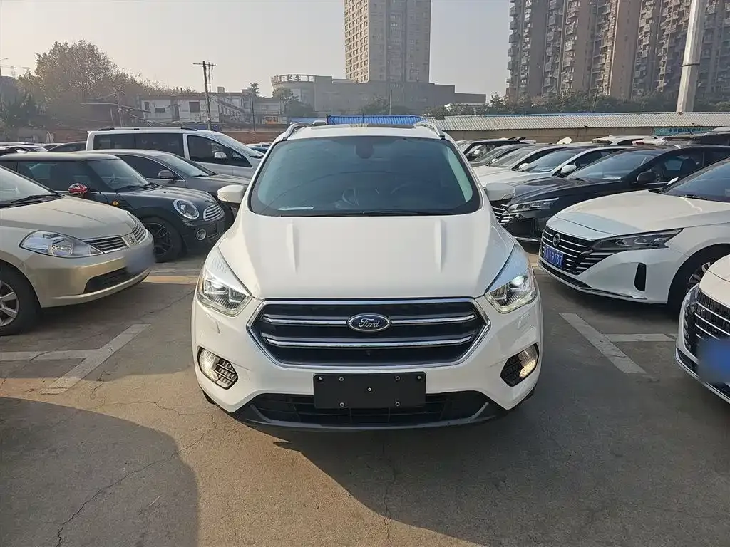 Ford Kuga 2021 из CN, фото 3