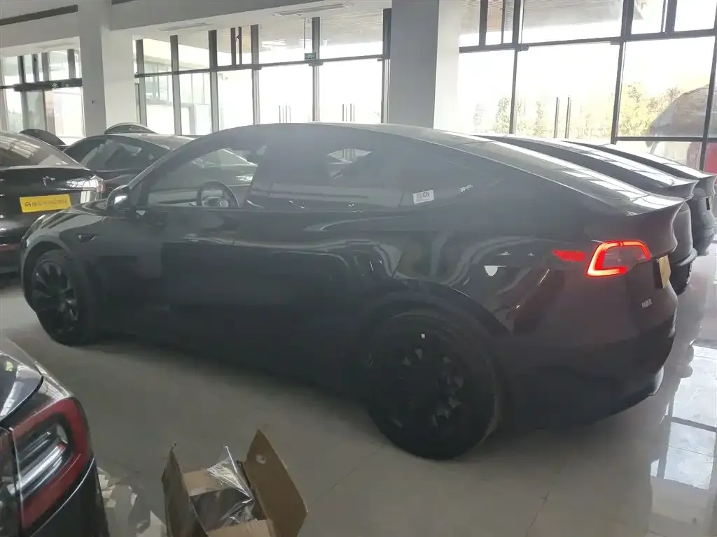 Tesla Model Y — фото 4