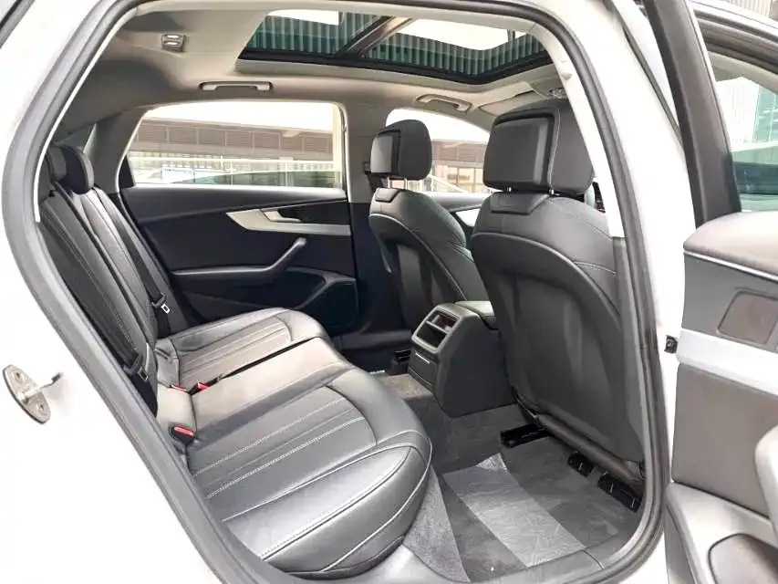 Audi A4L 2023 из CN, фото 4