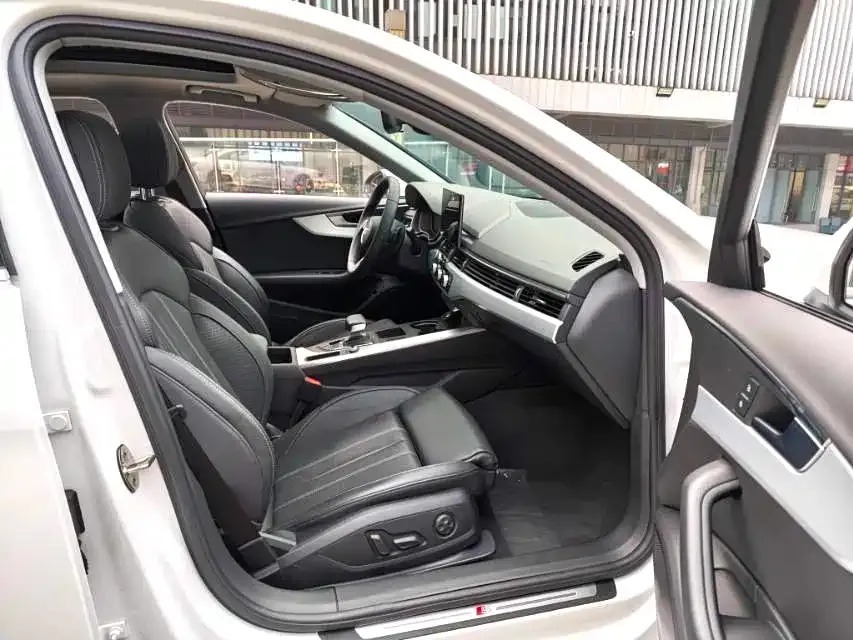Audi A4L 2023 из CN, фото 2