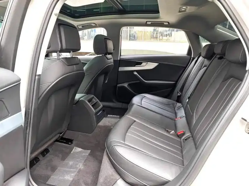 Audi A4L 2023 из CN, фото 7