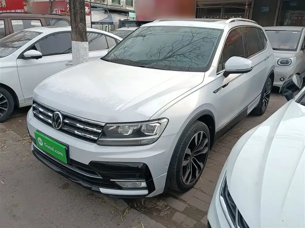 Volkswagen Tiguan L — фото 1