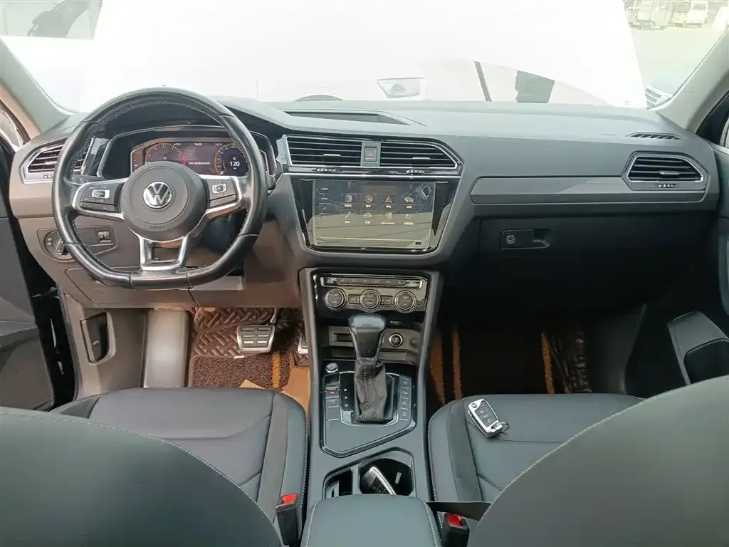 Volkswagen Tiguan L — фото 2