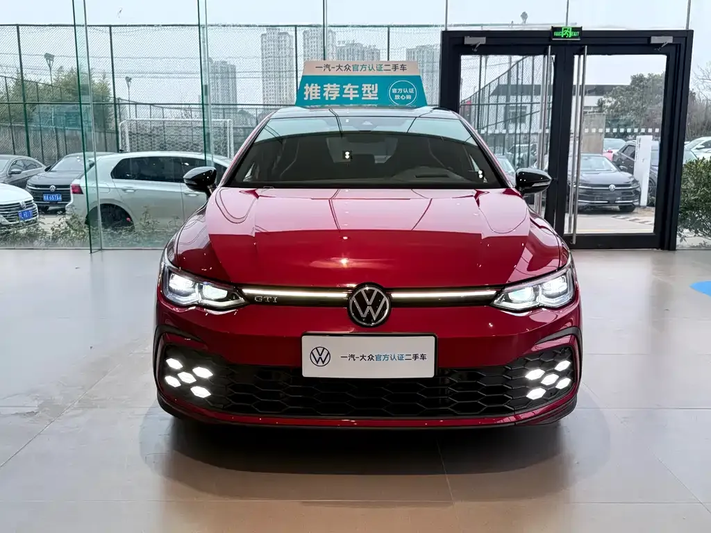 Volkswagen Golf GTI — фото 1