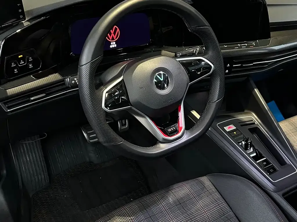 Volkswagen Golf GTI — фото 5