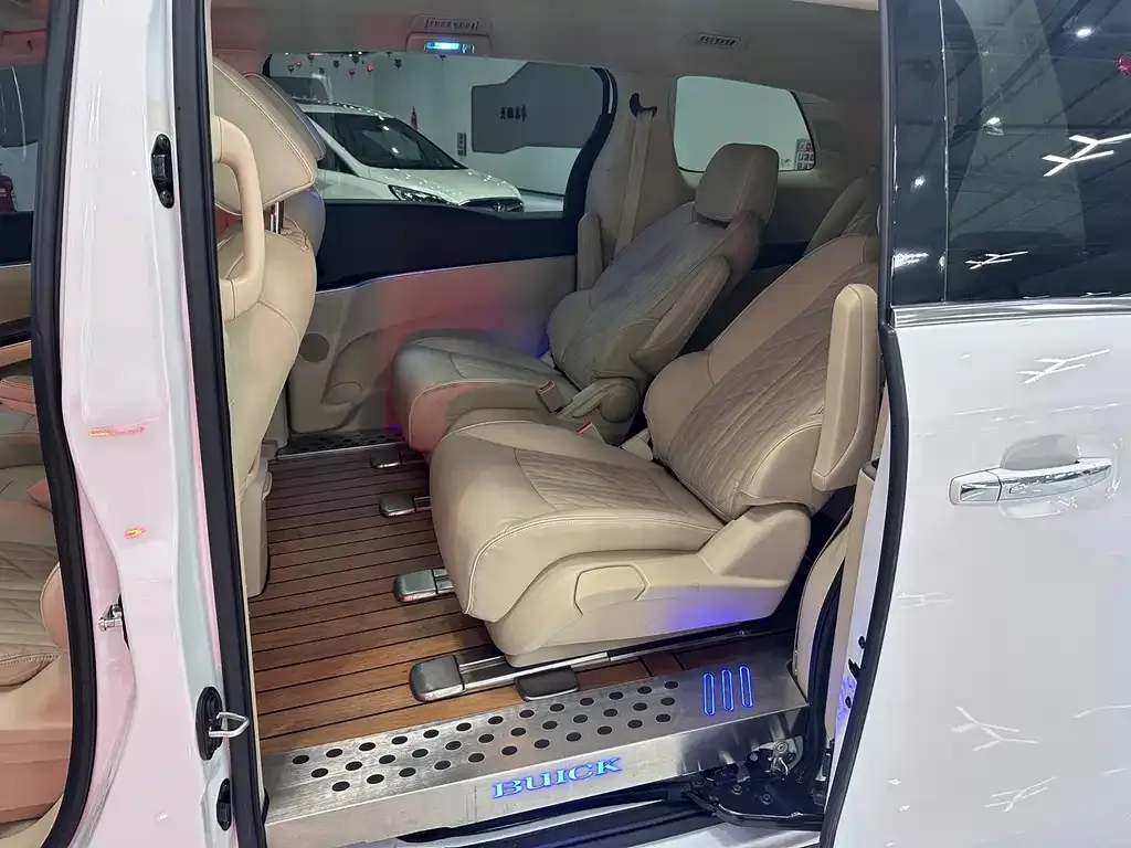 Buick GL8 2024 из CN, фото 7