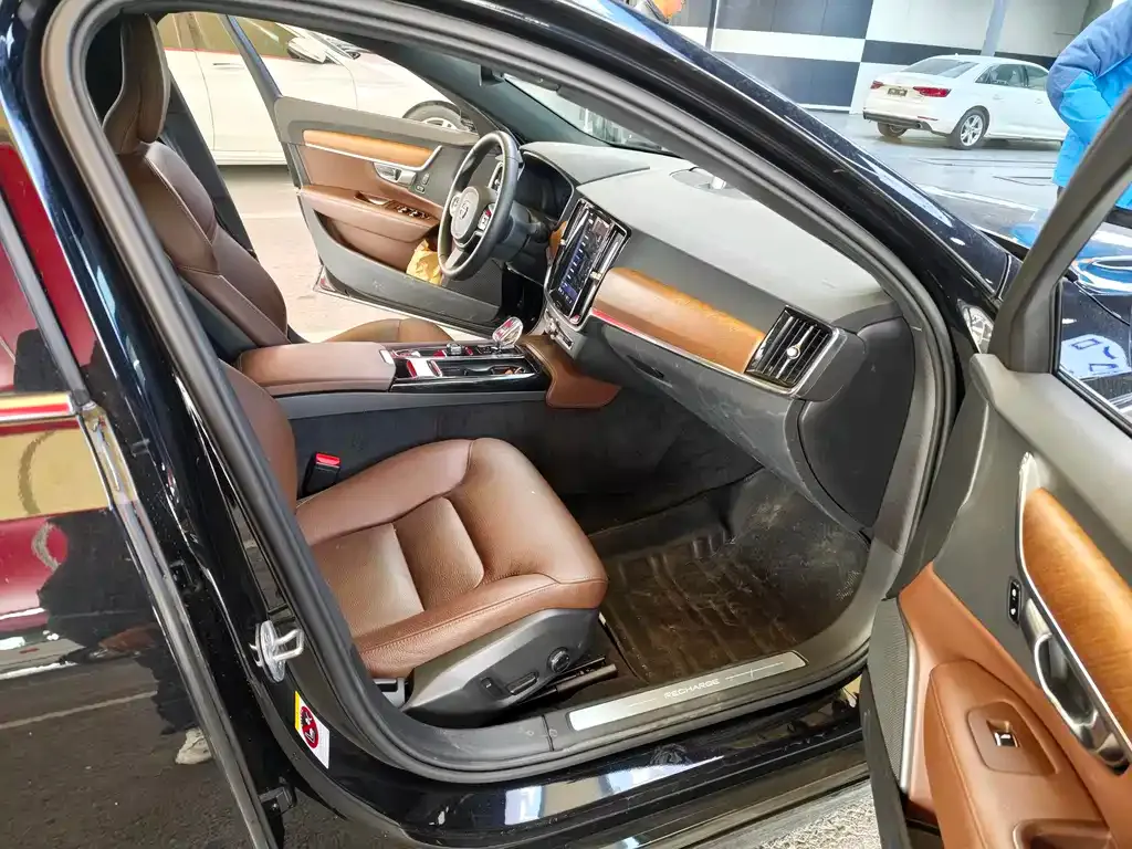 Volvo S90 PHEV 2023 из CN, фото 4