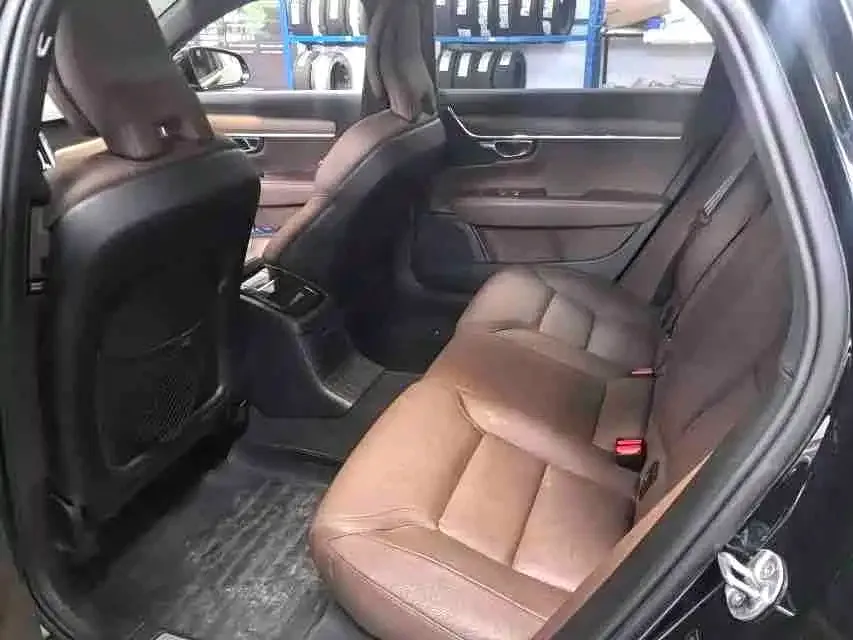 Volvo S90 PHEV 2023 из CN, фото 2
