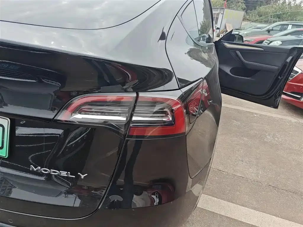 Tesla Model Y 2023 из CN, фото 8