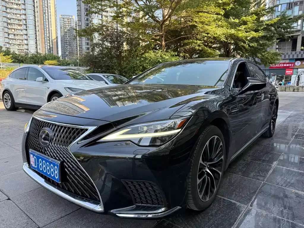 Lexus LS — фото 1