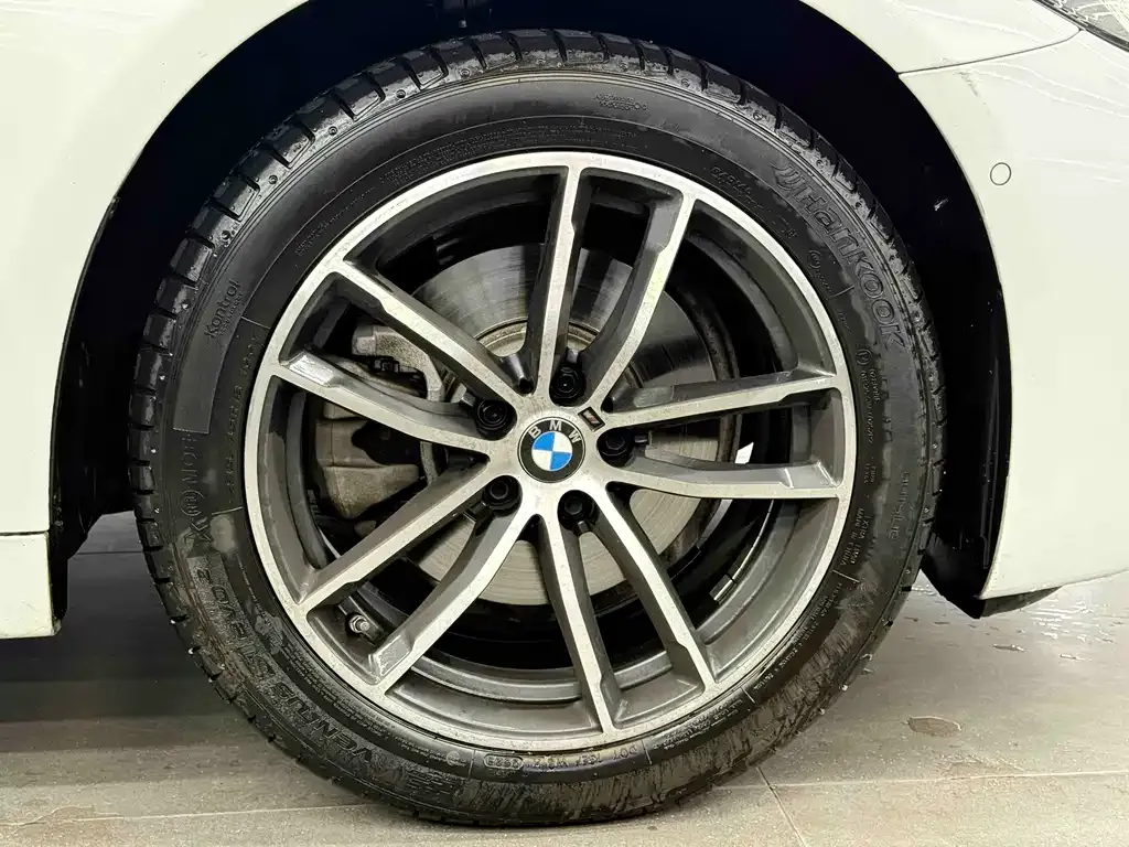 BMW 5 Series 2023 из CN, фото 3