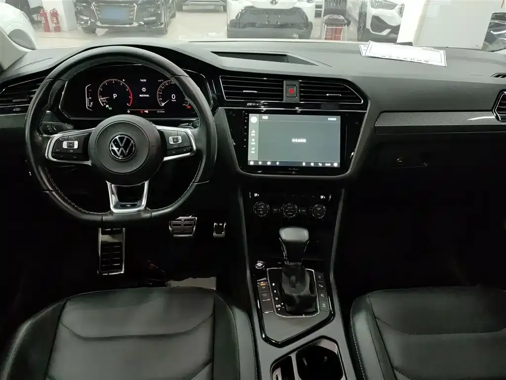 Volkswagen Tiguan L — фото 5