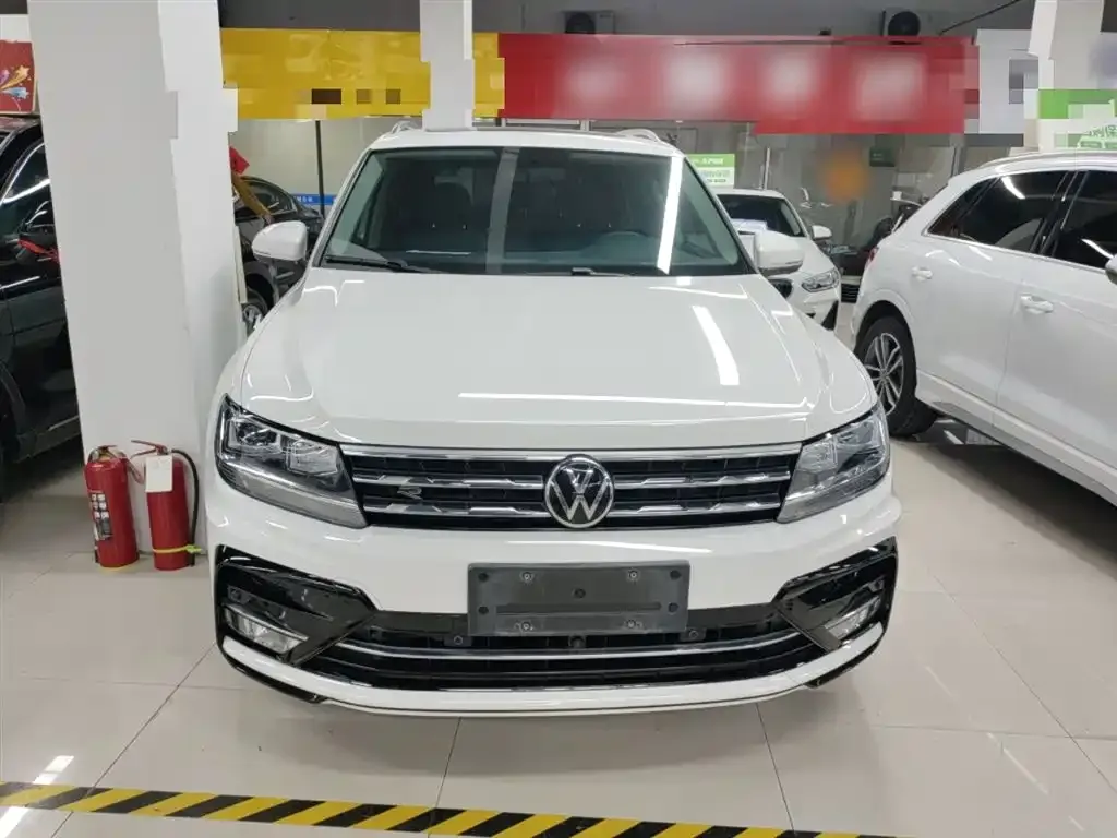 Volkswagen Tiguan L — фото 4