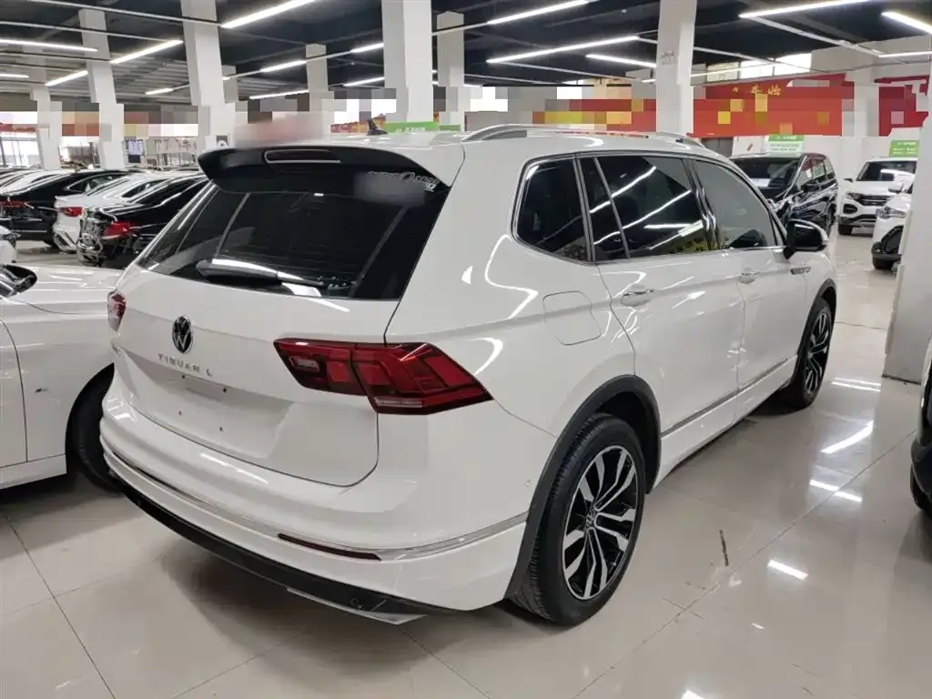 Volkswagen Tiguan L — фото 10