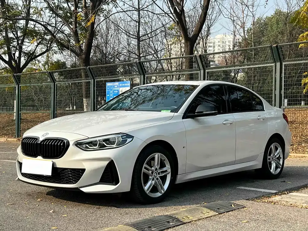 BMW 1 Series 2023 из CN, фото 1